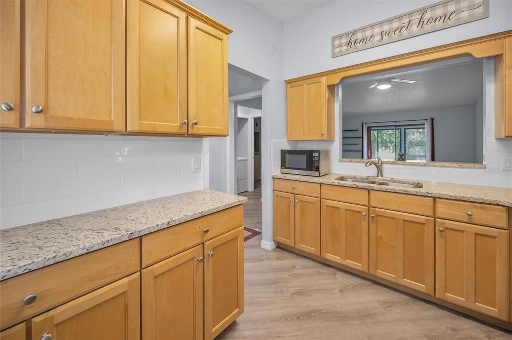 For Sale: $195,000 (2 beds, 1 baths, 900 Square Feet)