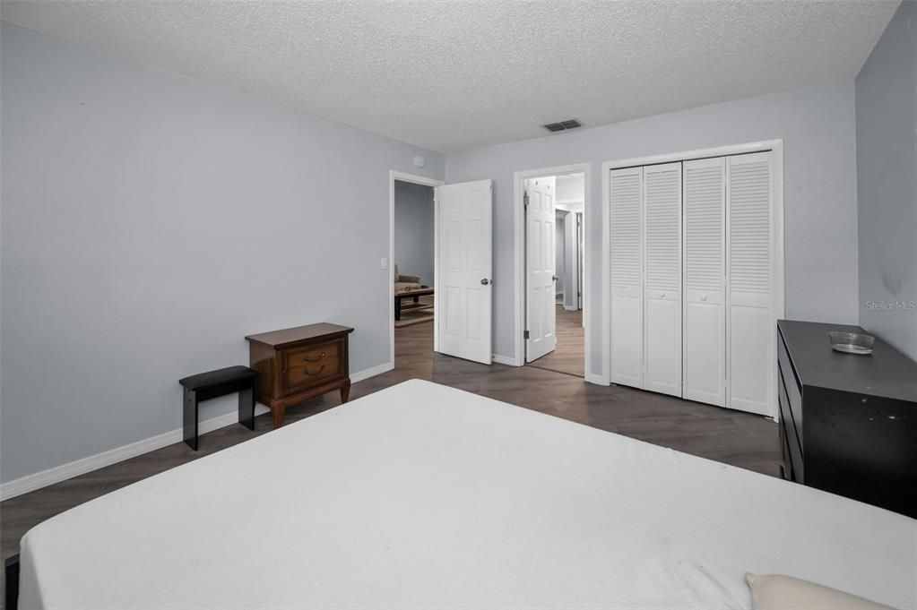 For Sale: $195,000 (2 beds, 1 baths, 900 Square Feet)