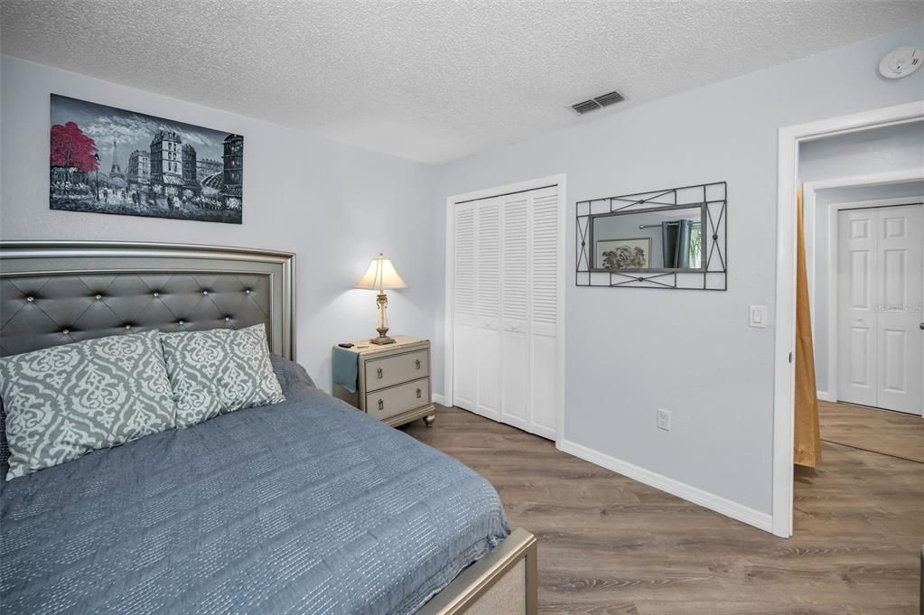 For Sale: $195,000 (2 beds, 1 baths, 900 Square Feet)