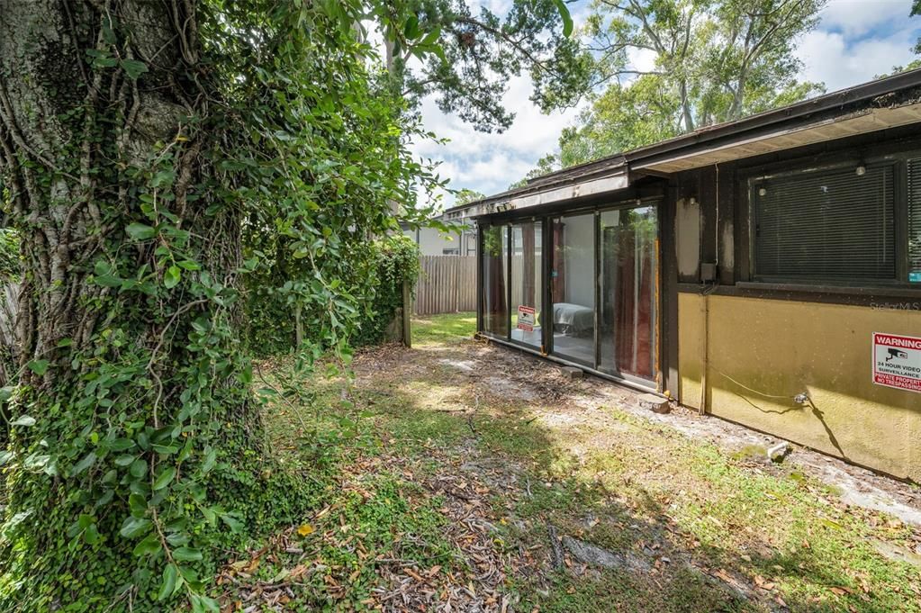 For Sale: $195,000 (2 beds, 1 baths, 900 Square Feet)