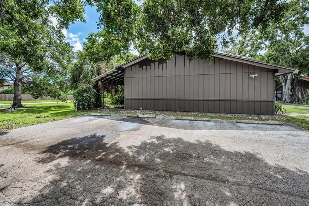 For Sale: $195,000 (2 beds, 1 baths, 900 Square Feet)