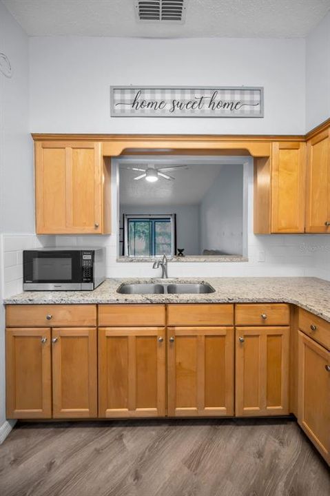 For Sale: $195,000 (2 beds, 1 baths, 900 Square Feet)