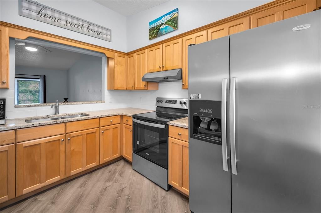 For Sale: $195,000 (2 beds, 1 baths, 900 Square Feet)