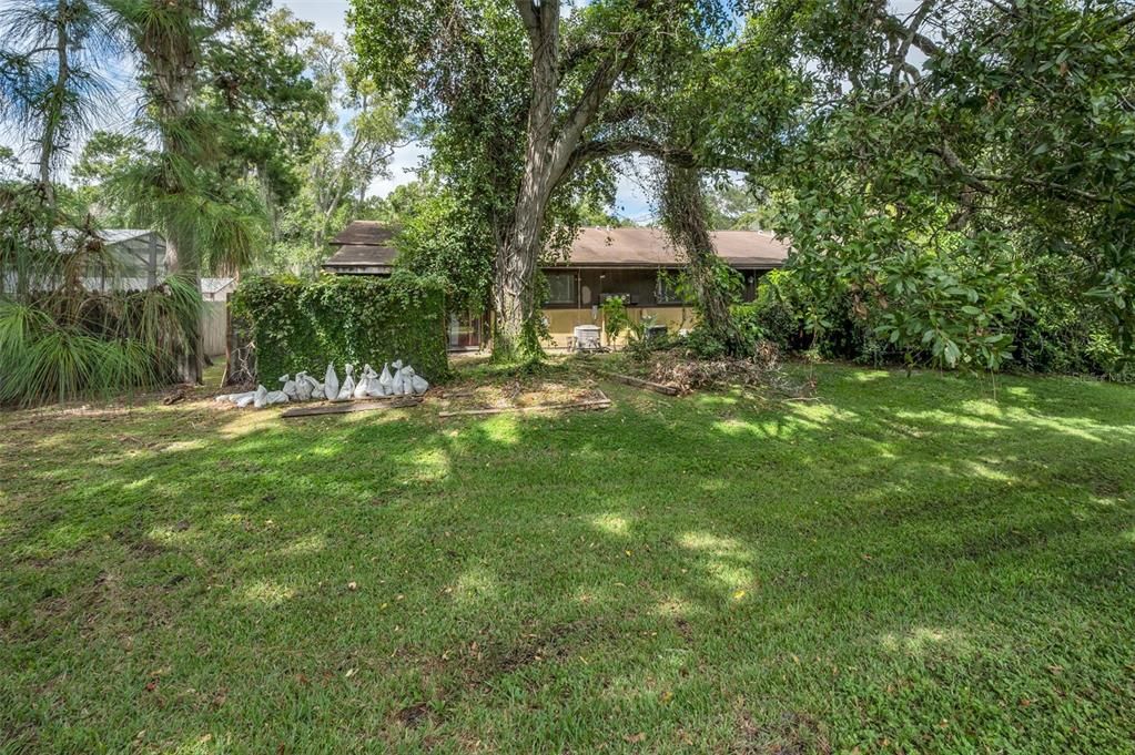 For Sale: $195,000 (2 beds, 1 baths, 900 Square Feet)