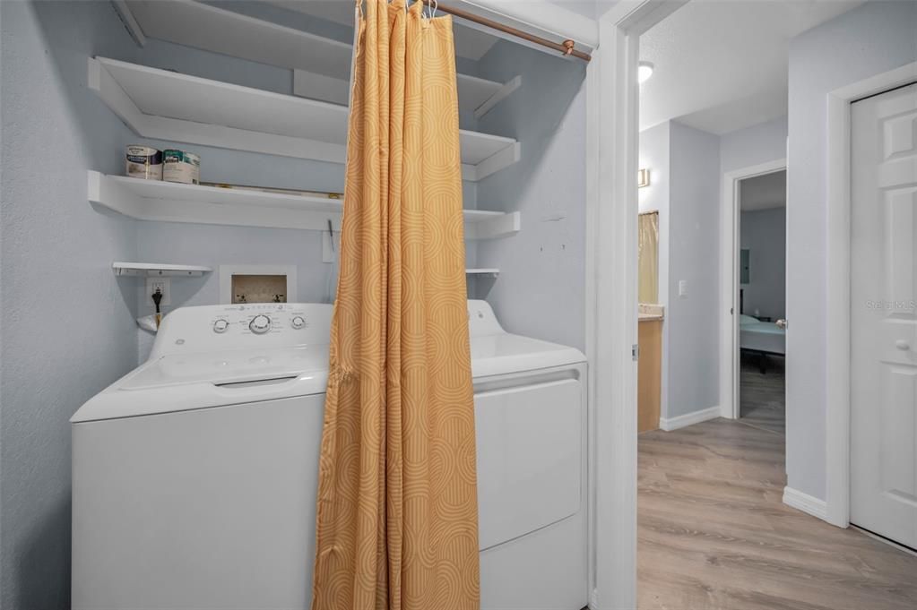 For Sale: $195,000 (2 beds, 1 baths, 900 Square Feet)