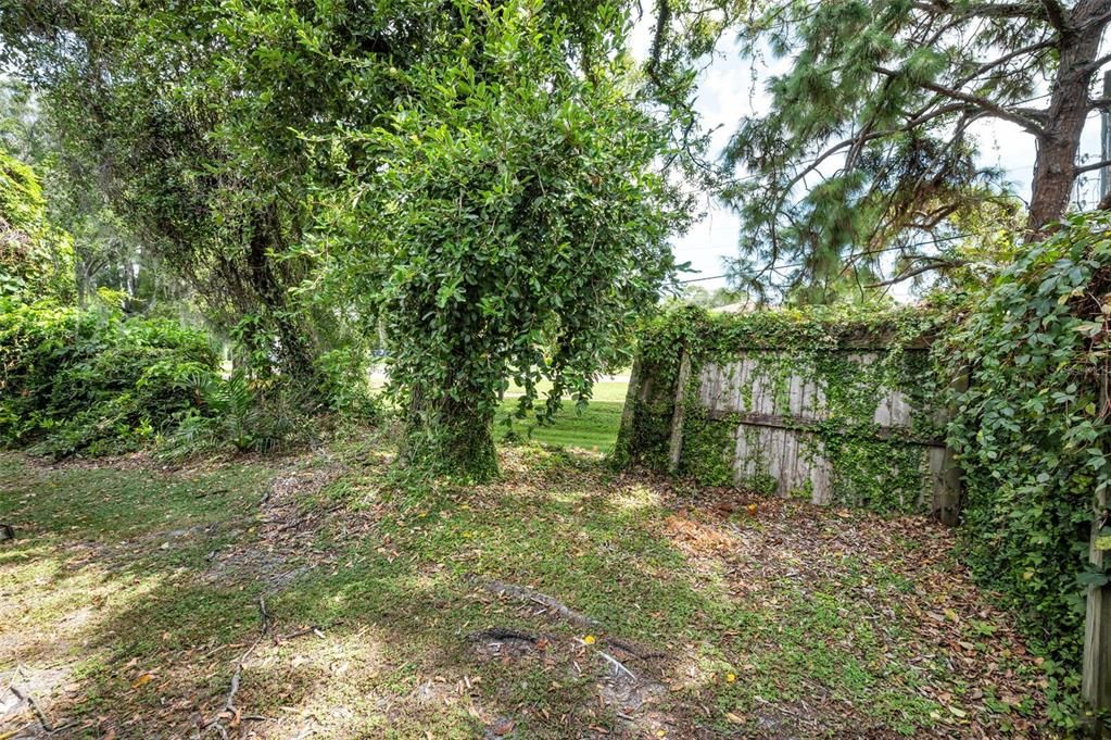 For Sale: $195,000 (2 beds, 1 baths, 900 Square Feet)