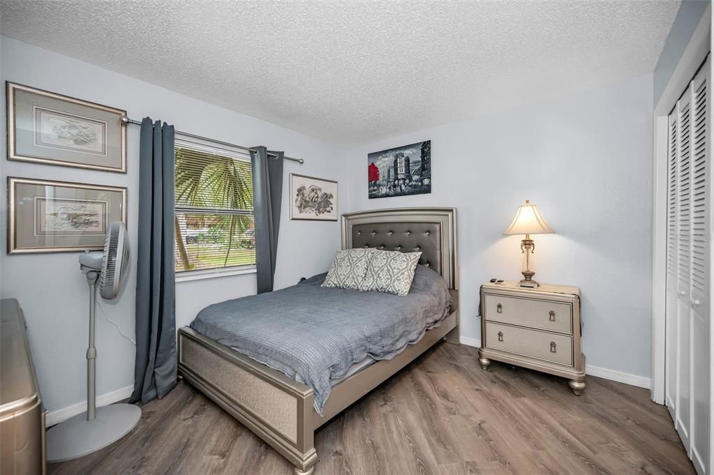 For Sale: $195,000 (2 beds, 1 baths, 900 Square Feet)