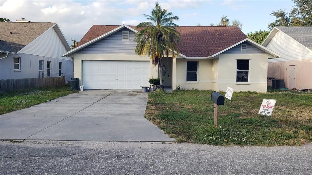 Recently Rented: $2,400 (3 beds, 2 baths, 1424 Square Feet)