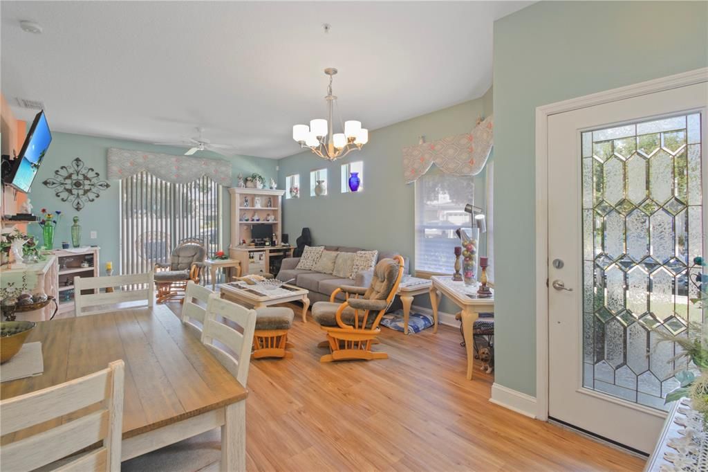 Active With Contract: $340,000 (3 beds, 2 baths, 1386 Square Feet)