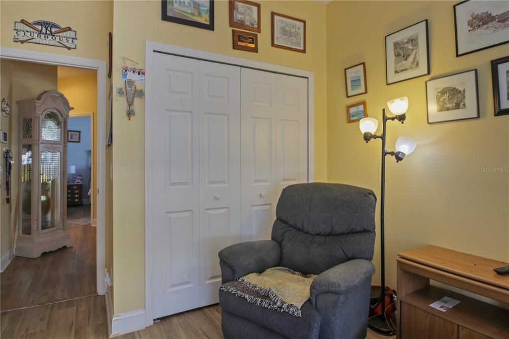 Active With Contract: $340,000 (3 beds, 2 baths, 1386 Square Feet)