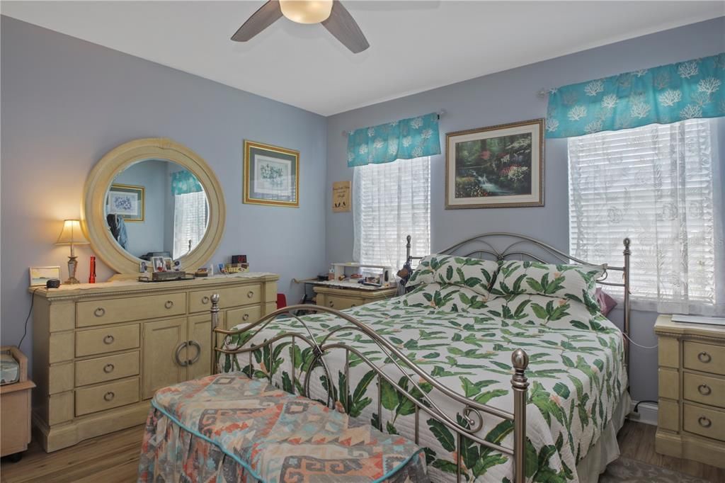 Active With Contract: $340,000 (3 beds, 2 baths, 1386 Square Feet)