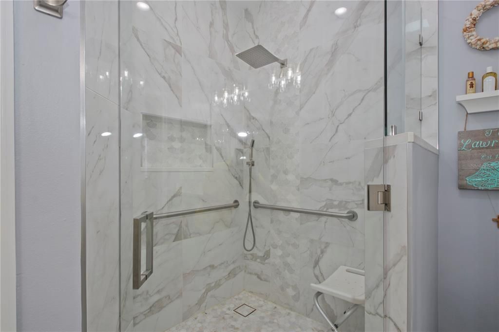 Active With Contract: $340,000 (3 beds, 2 baths, 1386 Square Feet)