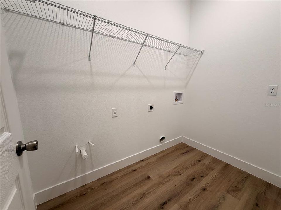 На продажу: $282,800 (3 спален, 2 ванн, 1540 Квадратных фут)