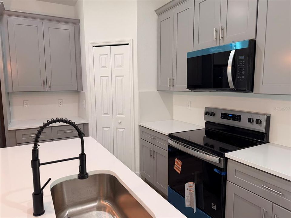 На продажу: $282,800 (3 спален, 2 ванн, 1540 Квадратных фут)