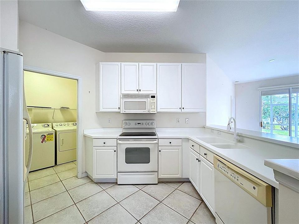 На продажу: $220,000 (2 спален, 2 ванн, 1188 Квадратных фут)