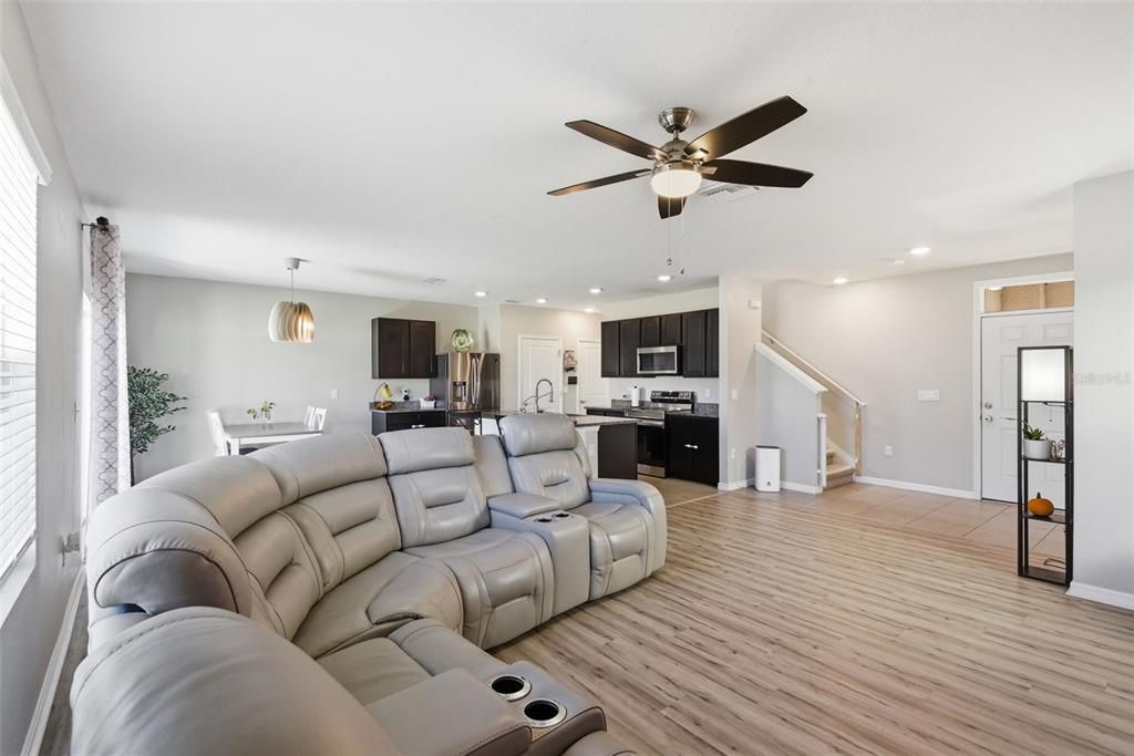 Active With Contract: $299,999 (4 beds, 2 baths, 2048 Square Feet)