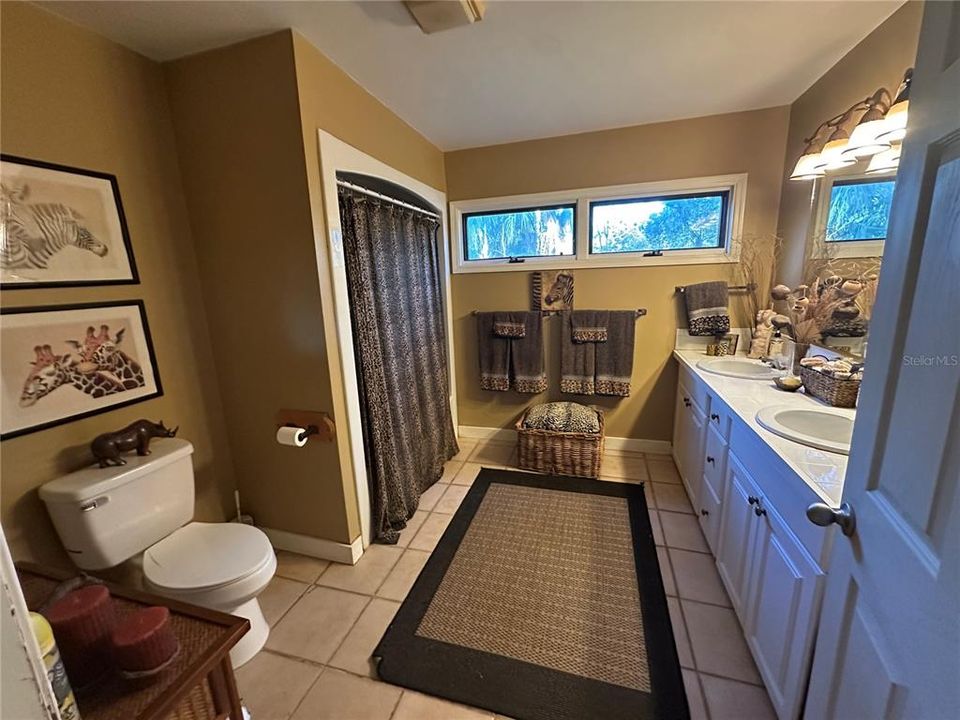 En Venta: $1,950,000 (3 camas, 2 baños, 4904 Pies cuadrados)