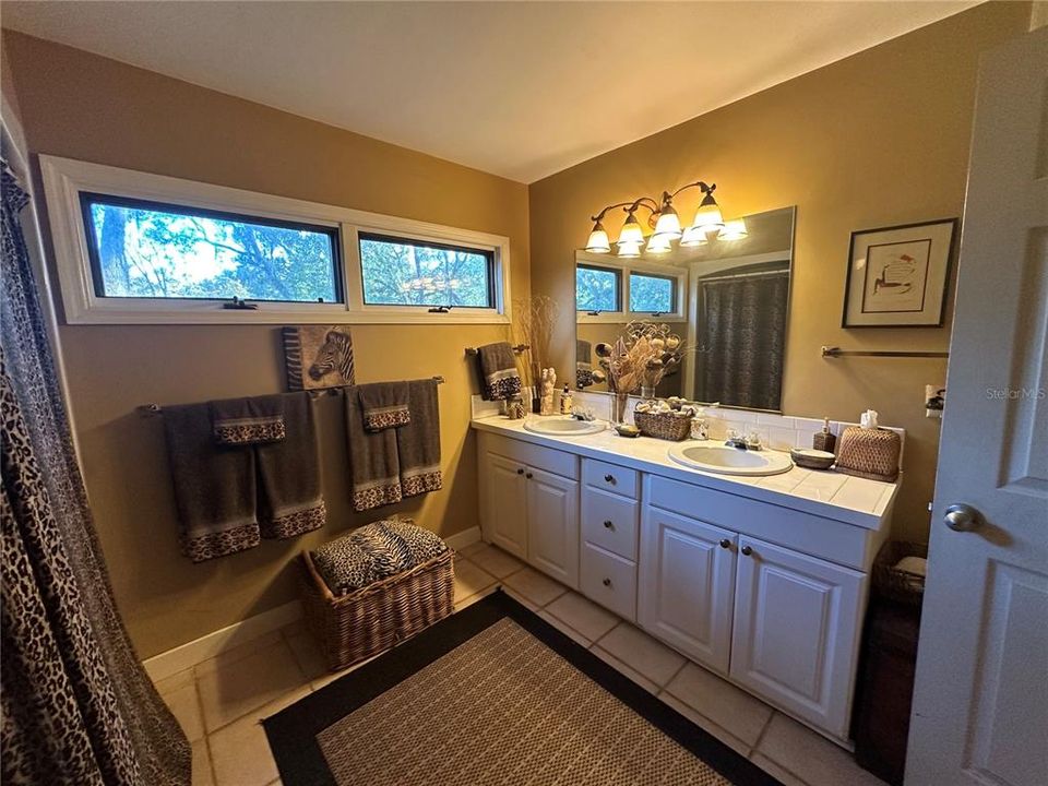 En Venta: $1,950,000 (3 camas, 2 baños, 4904 Pies cuadrados)