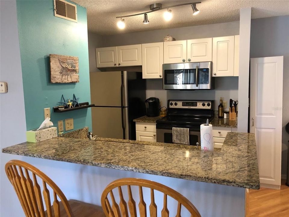 待售: $149,900 (1 贝兹, 1 浴室, 685 平方英尺)