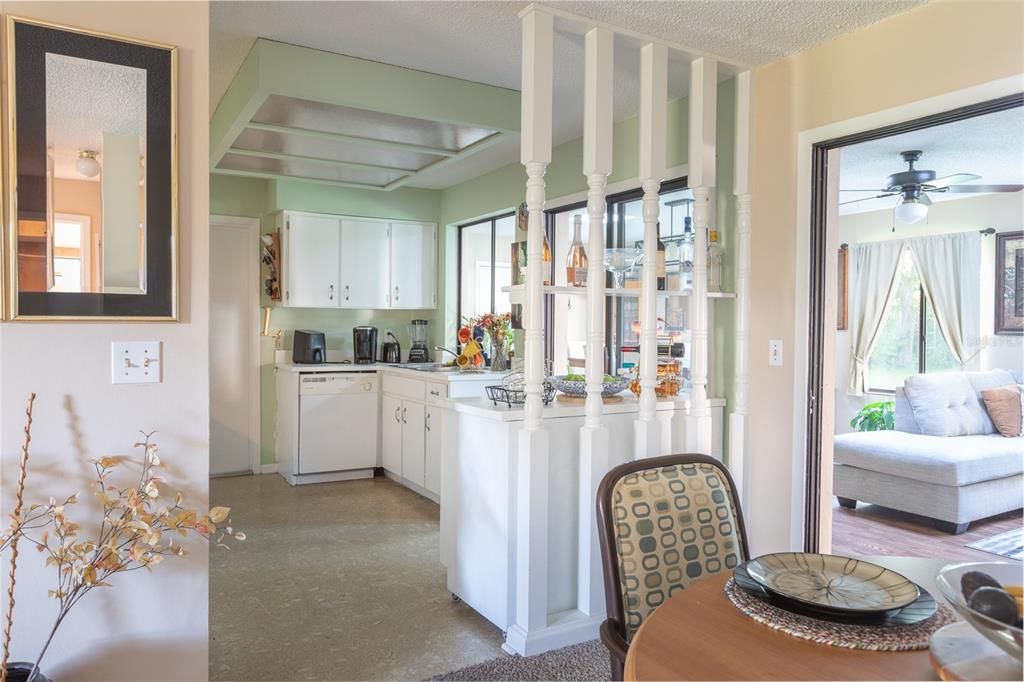 Active With Contract: $275,000 (2 beds, 2 baths, 1575 Square Feet)