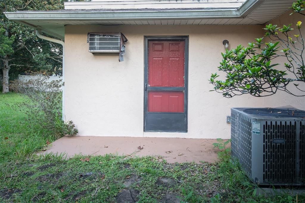 Active With Contract: $275,000 (2 beds, 2 baths, 1575 Square Feet)