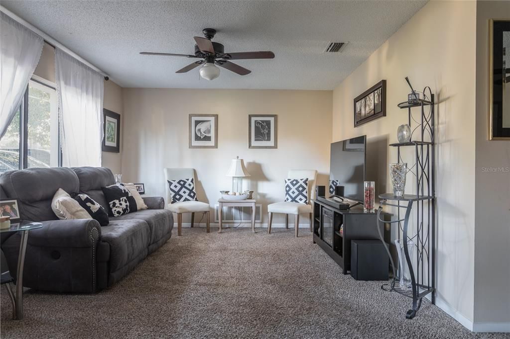 Active With Contract: $275,000 (2 beds, 2 baths, 1575 Square Feet)