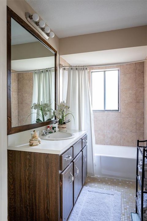 Active With Contract: $275,000 (2 beds, 2 baths, 1575 Square Feet)