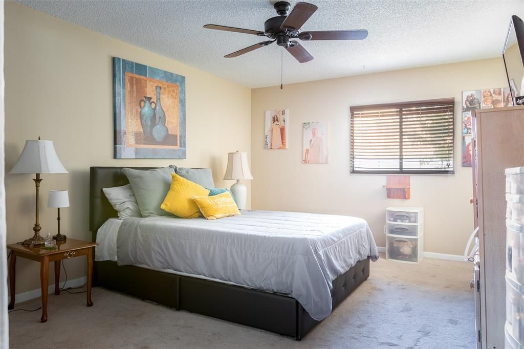 Active With Contract: $275,000 (2 beds, 2 baths, 1575 Square Feet)