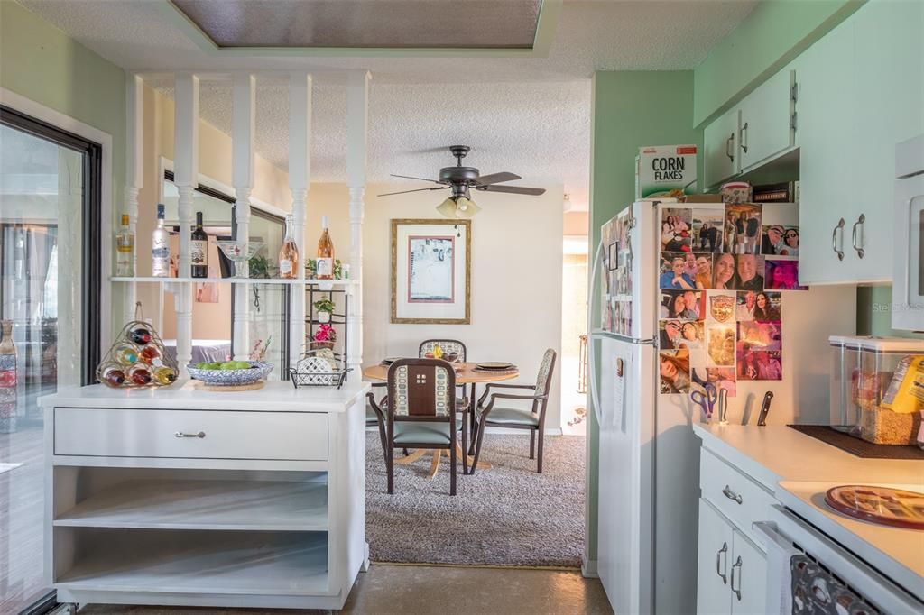 Active With Contract: $275,000 (2 beds, 2 baths, 1575 Square Feet)