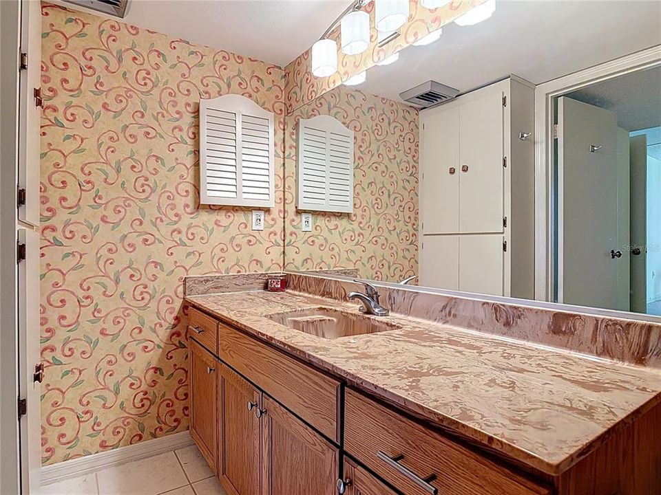 Activo con contrato: $212,900 (2 camas, 2 baños, 1265 Pies cuadrados)