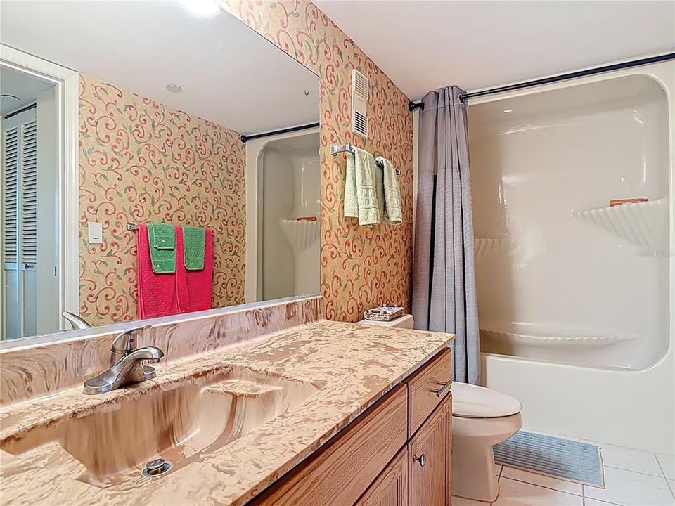 Activo con contrato: $212,900 (2 camas, 2 baños, 1265 Pies cuadrados)