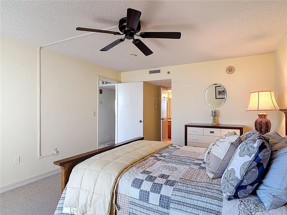 Activo con contrato: $212,900 (2 camas, 2 baños, 1265 Pies cuadrados)