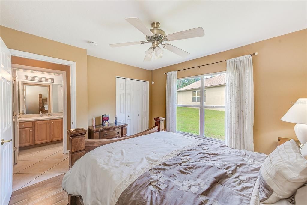 На продажу: $360,000 (2 спален, 2 ванн, 1964 Квадратных фут)