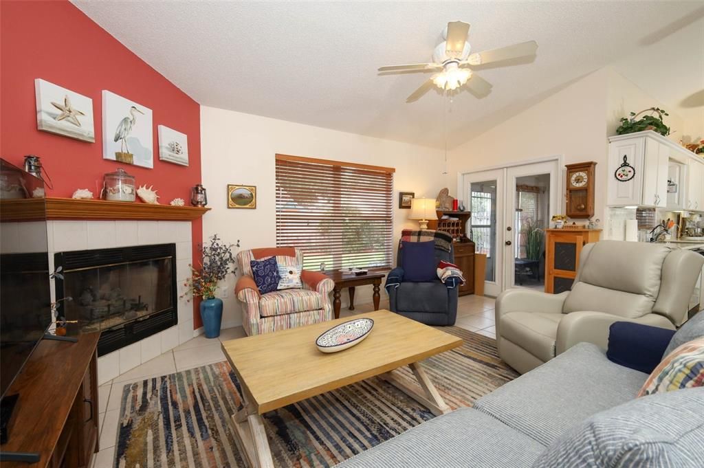 Active With Contract: $275,000 (2 beds, 2 baths, 1195 Square Feet)