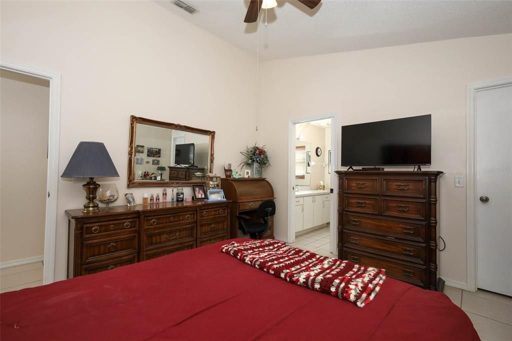 Active With Contract: $275,000 (2 beds, 2 baths, 1195 Square Feet)