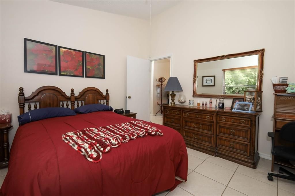 Active With Contract: $275,000 (2 beds, 2 baths, 1195 Square Feet)