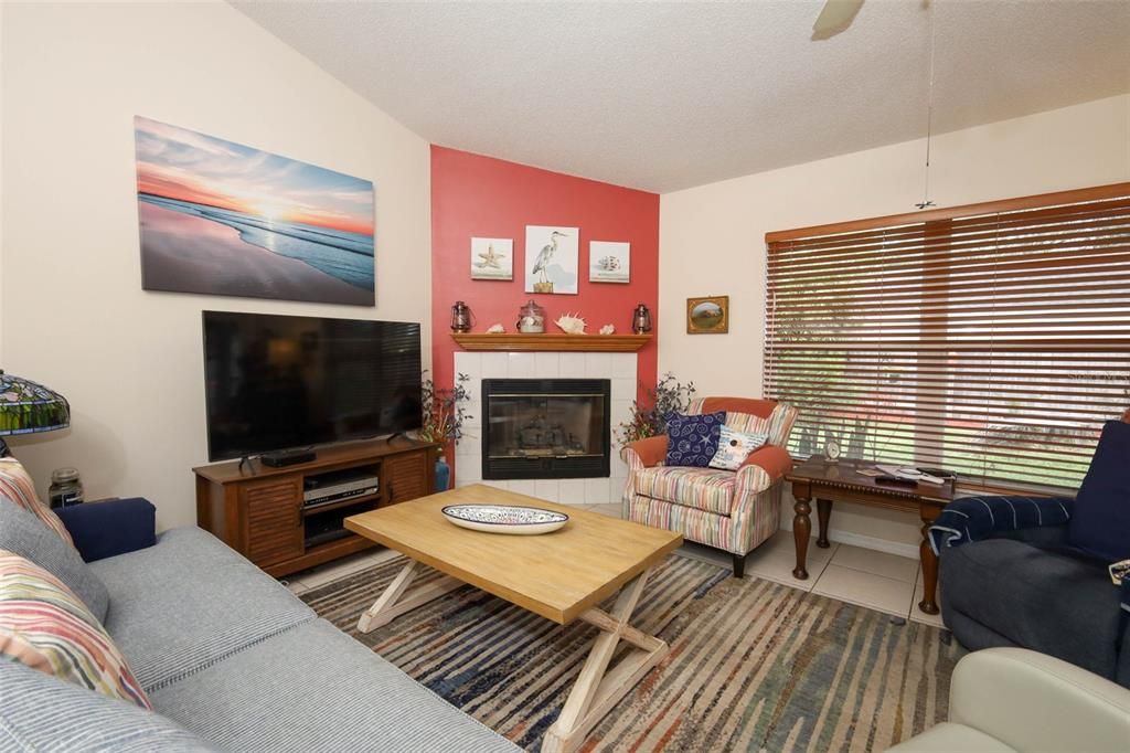 Active With Contract: $275,000 (2 beds, 2 baths, 1195 Square Feet)