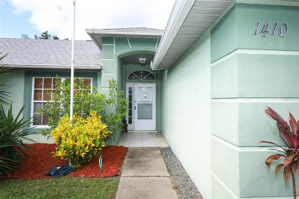 Active With Contract: $275,000 (2 beds, 2 baths, 1195 Square Feet)