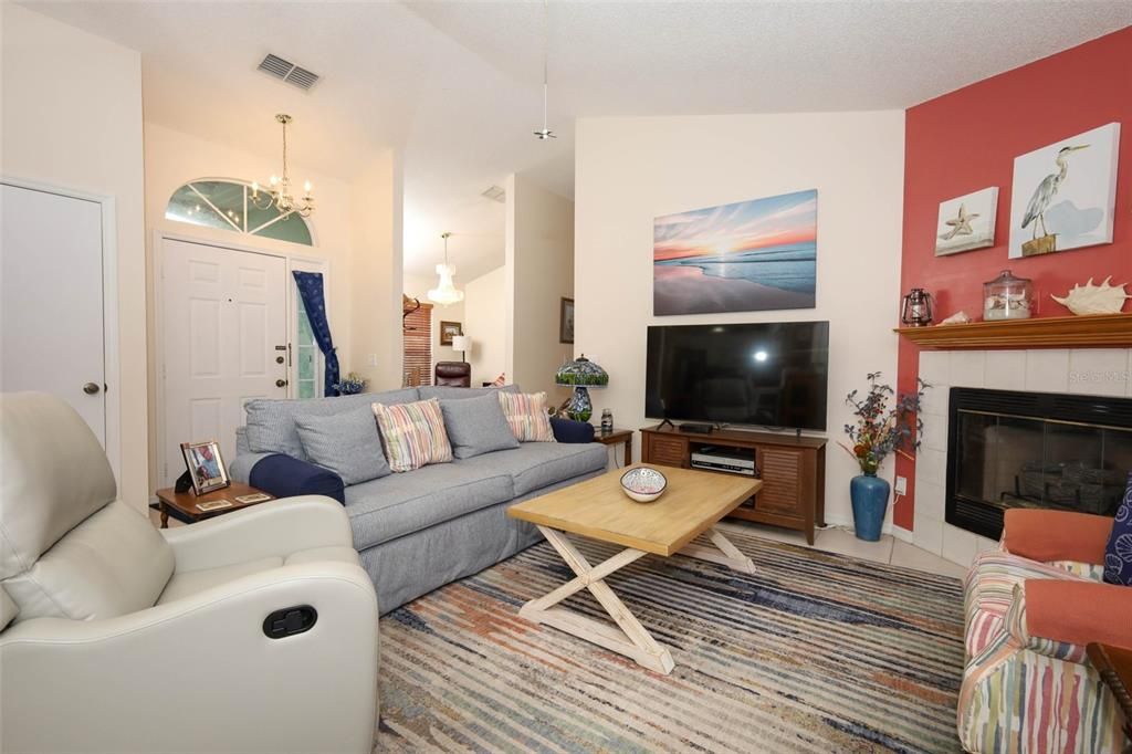 Active With Contract: $275,000 (2 beds, 2 baths, 1195 Square Feet)