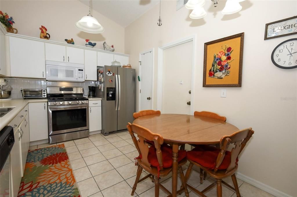 Active With Contract: $275,000 (2 beds, 2 baths, 1195 Square Feet)