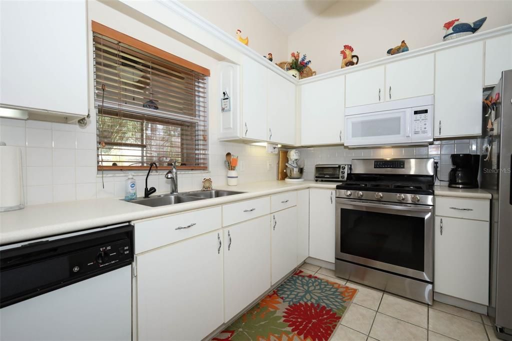 Active With Contract: $275,000 (2 beds, 2 baths, 1195 Square Feet)