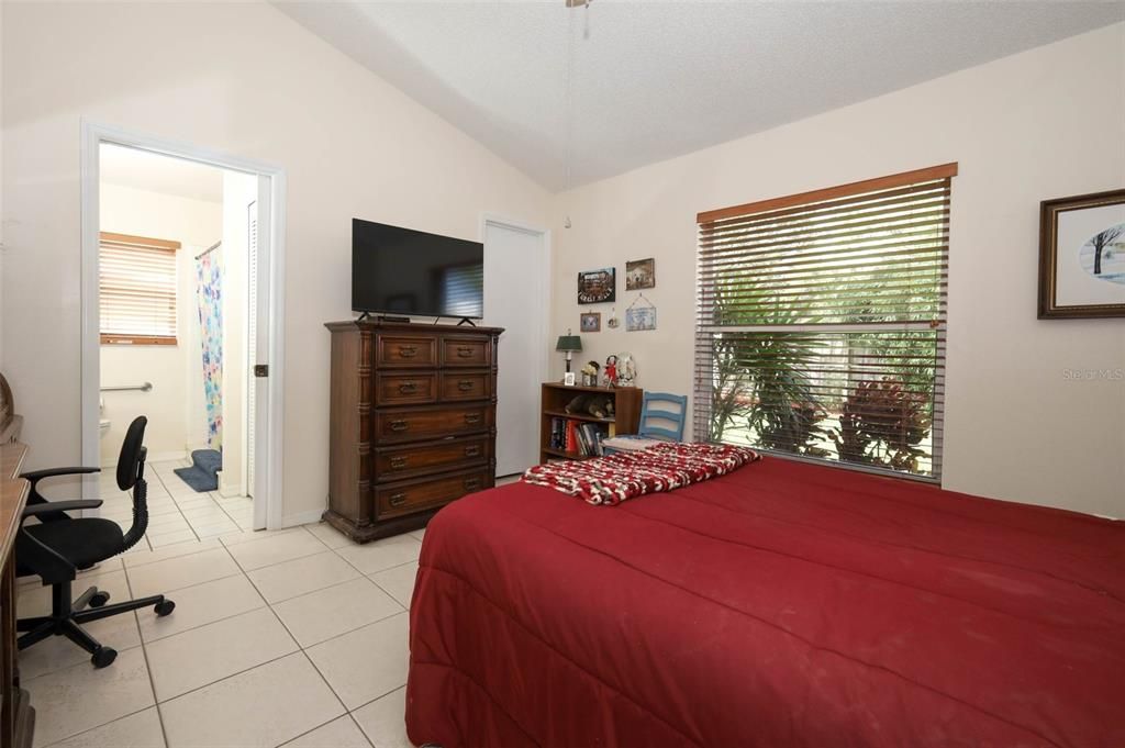 Active With Contract: $275,000 (2 beds, 2 baths, 1195 Square Feet)