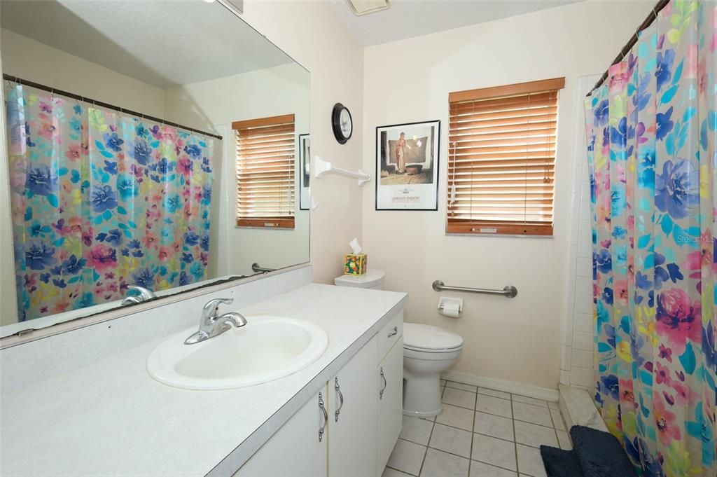 Active With Contract: $275,000 (2 beds, 2 baths, 1195 Square Feet)