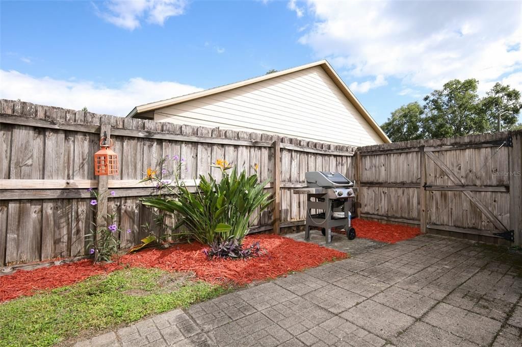 Active With Contract: $275,000 (2 beds, 2 baths, 1195 Square Feet)