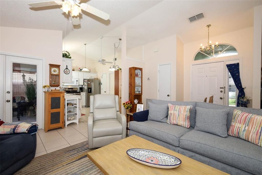 Active With Contract: $275,000 (2 beds, 2 baths, 1195 Square Feet)