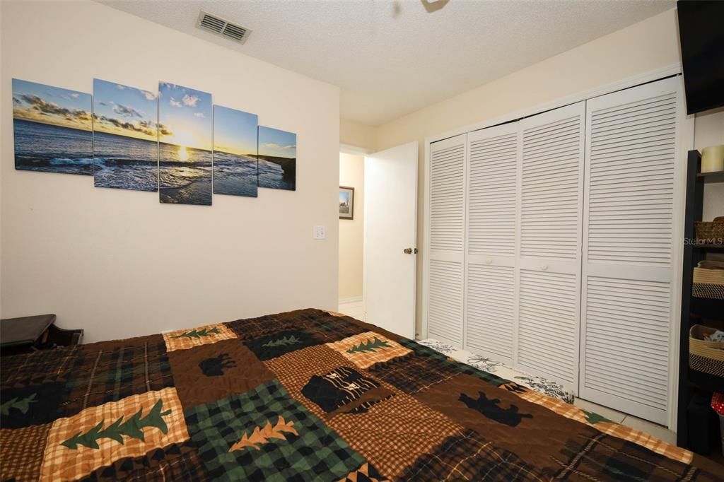 Active With Contract: $275,000 (2 beds, 2 baths, 1195 Square Feet)