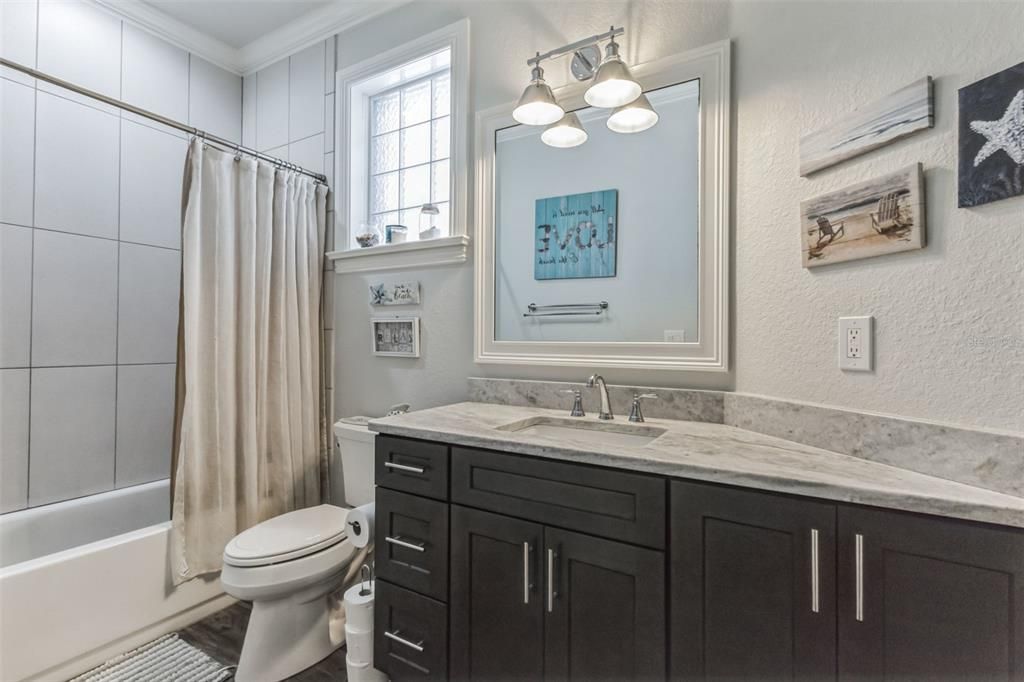 合同活跃: $495,900 (3 贝兹, 2 浴室, 2057 平方英尺)