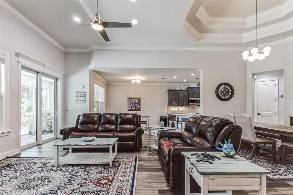 合同活跃: $495,900 (3 贝兹, 2 浴室, 2057 平方英尺)