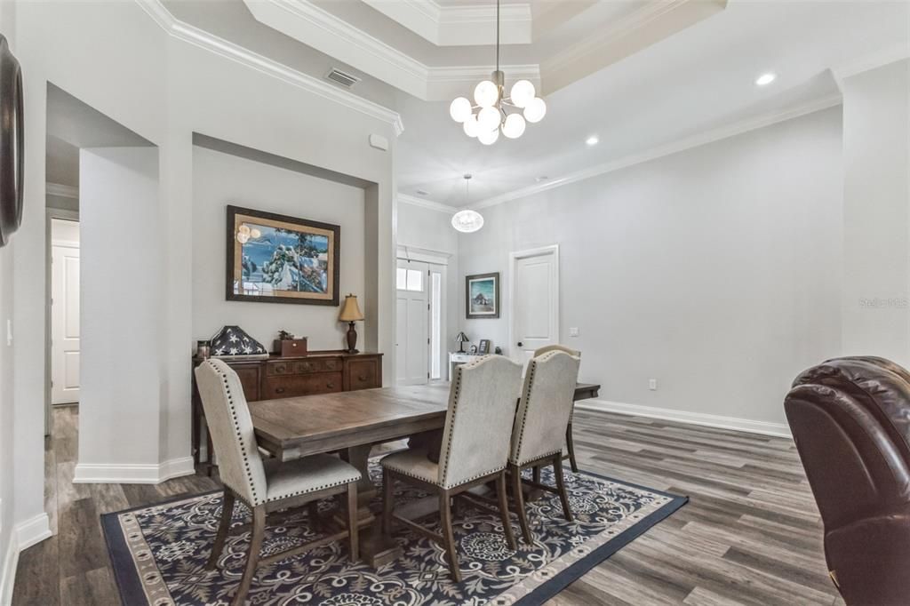 合同活跃: $495,900 (3 贝兹, 2 浴室, 2057 平方英尺)