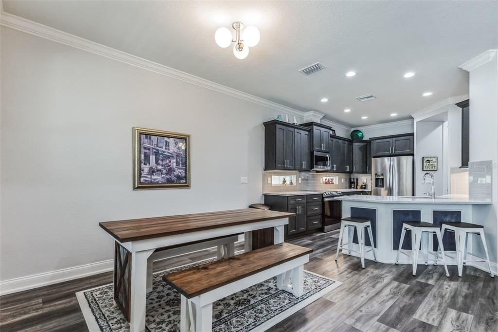 合同活跃: $495,900 (3 贝兹, 2 浴室, 2057 平方英尺)